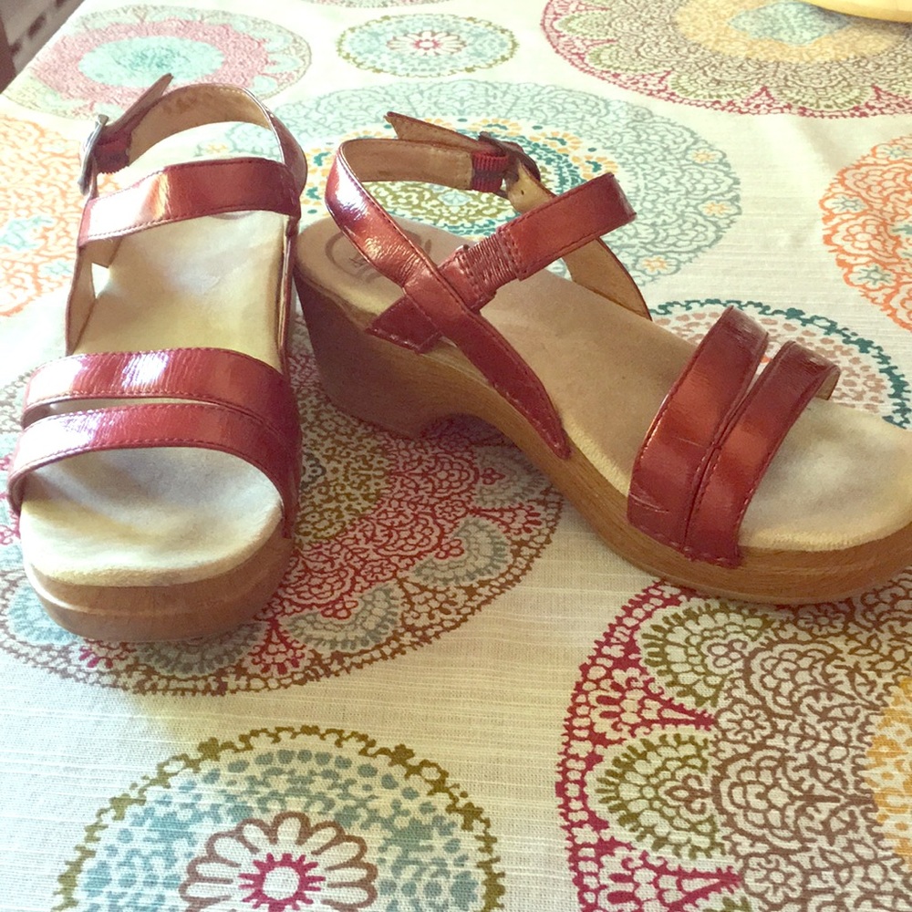 Size 38 red/rust Dansko sandal